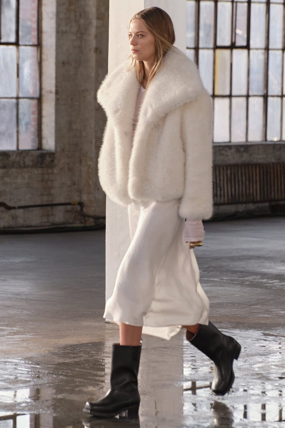 Women's Fluffy Faux Fur Oversized Winter Coat - Ilia